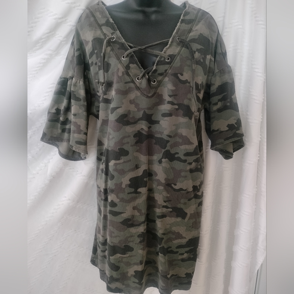 Sanctuary Women's Camo Lace-Up V Neck Sweatshirt Dress Tunic Ruffled Sleeve EUC